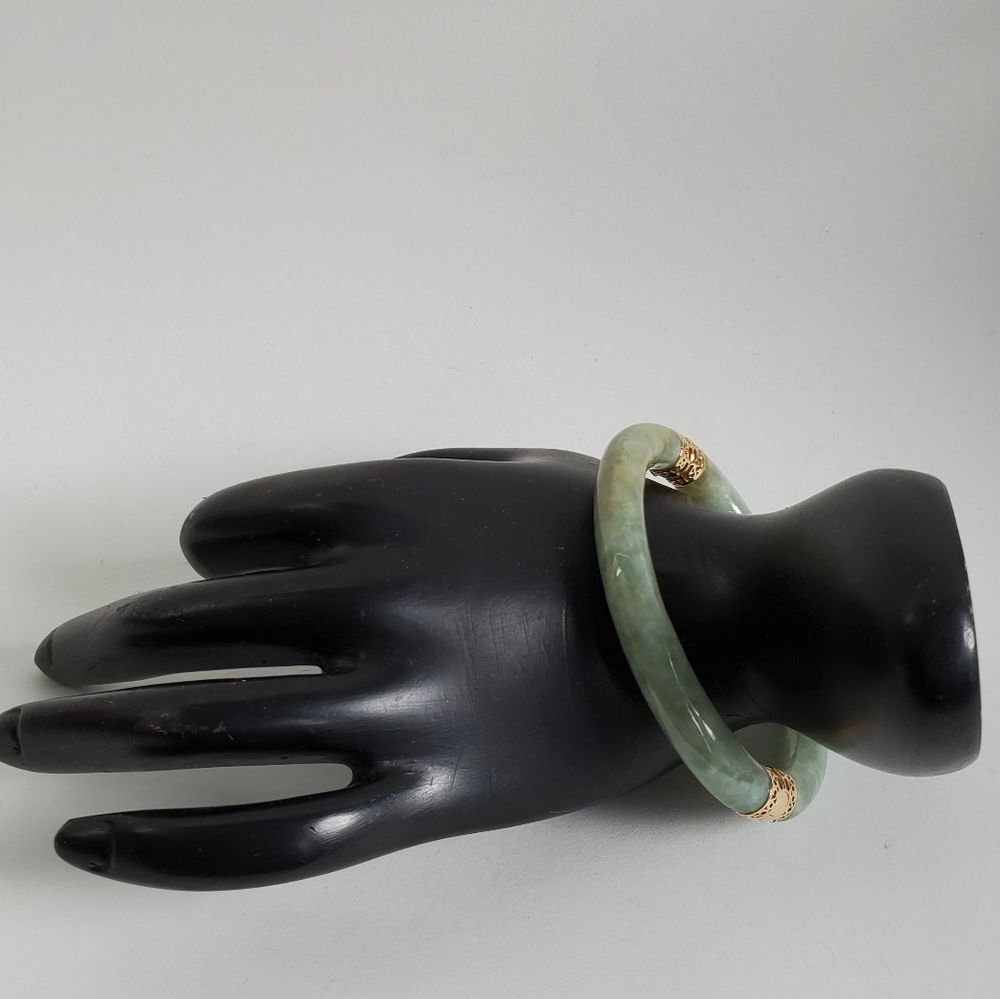 Watch Video / 14k Gold Jade - Oval Bangle Bracelet, Heart Necklace & Earring View 5
